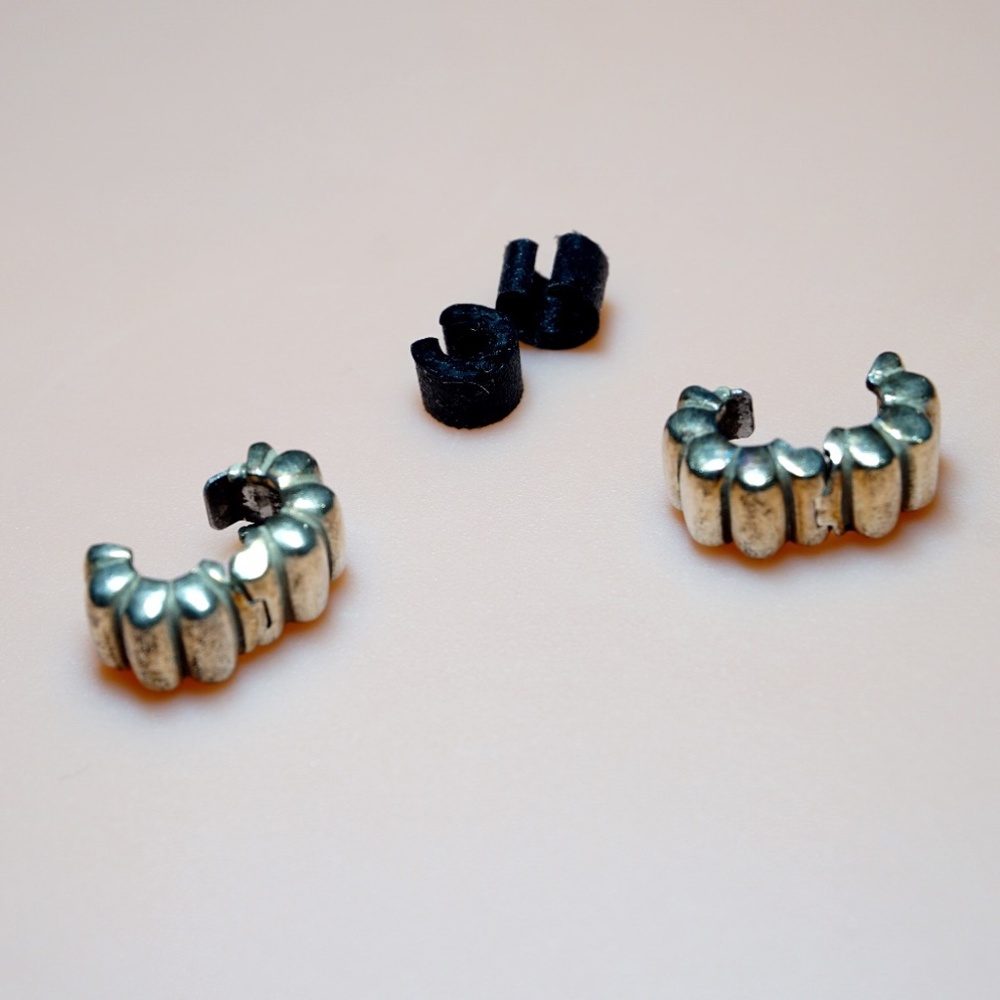 Pandora 2-Set Silv Ribbed Spacer Beads w Silicone